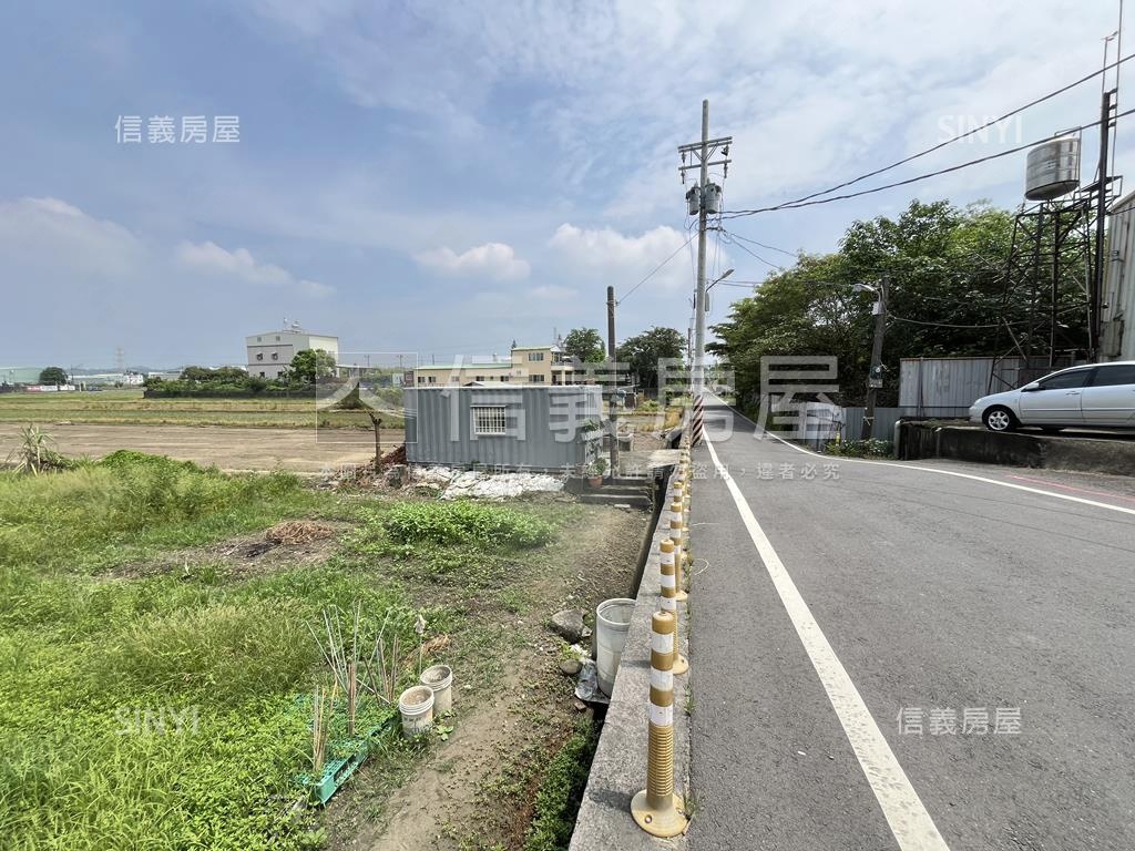 鳥松臨路３３８坪開心農場房屋室內格局與周邊環境