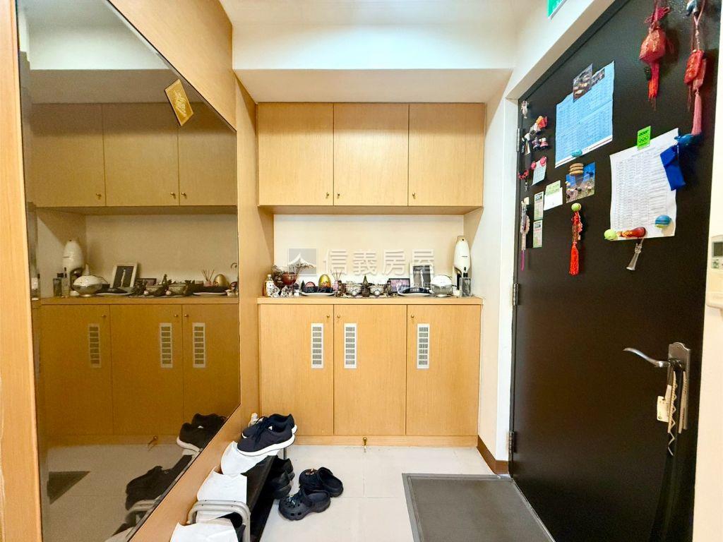 專任美麗新天地稀有大空間房屋室內格局與周邊環境