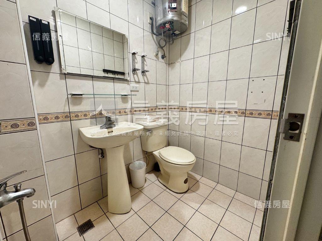 逢甲美透天整棟含增建８套房屋室內格局與周邊環境