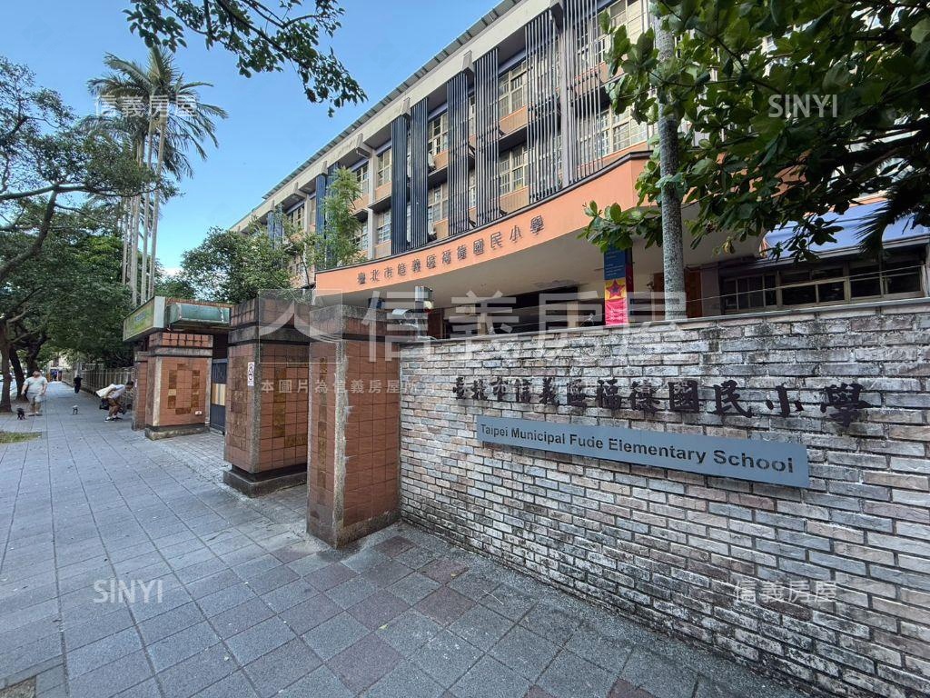雙捷運裝潢美三房加一室房屋室內格局與周邊環境
