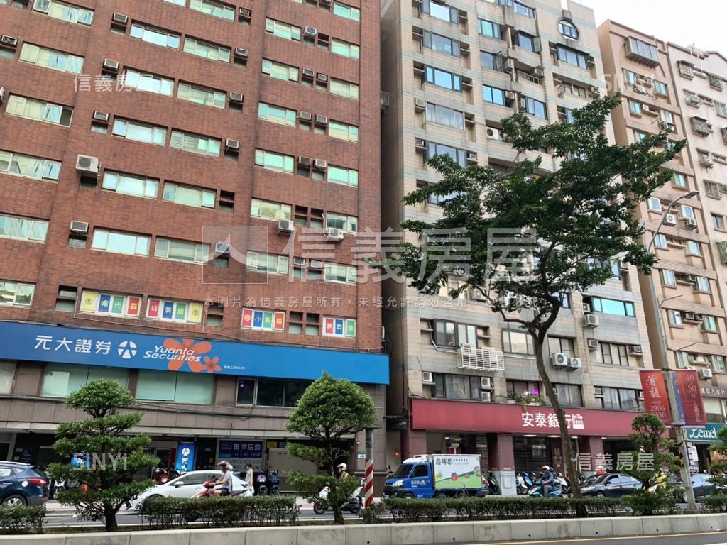 凱旋門傳家店面貳房屋室內格局與周邊環境