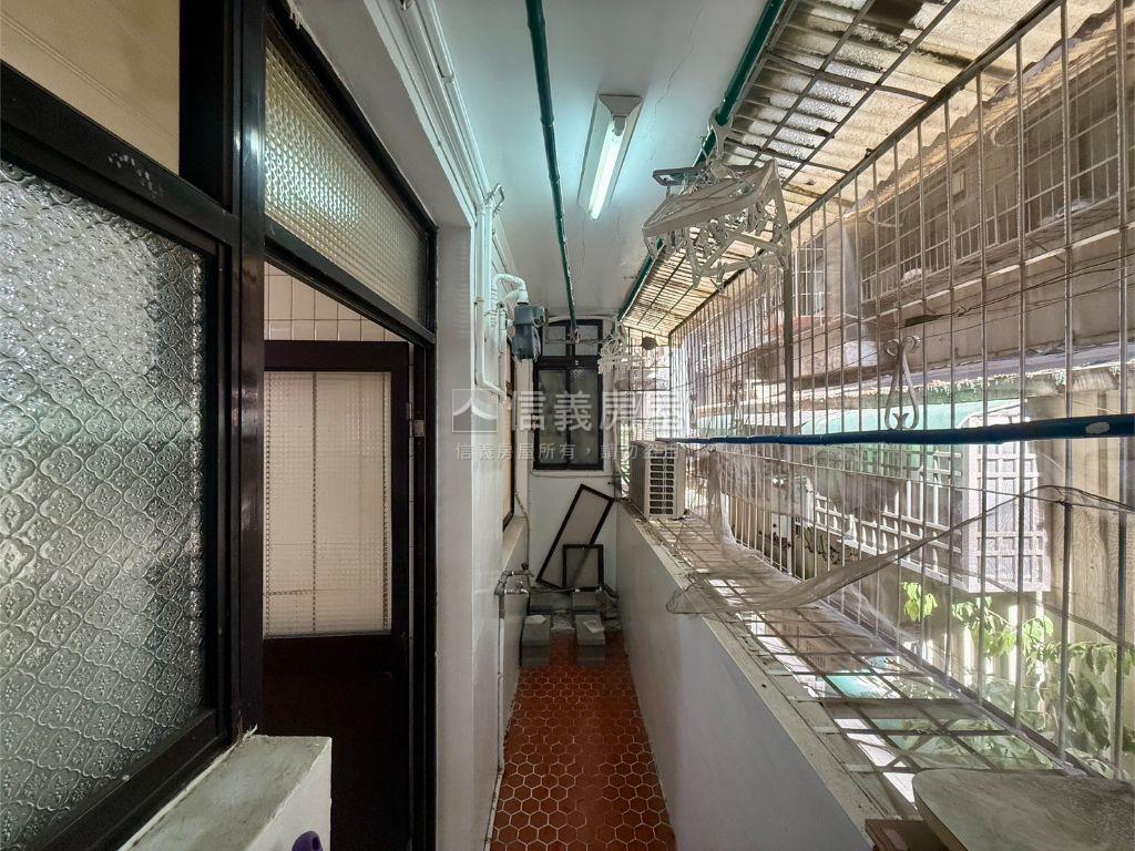稀有方正二樓近捷運美寓房屋室內格局與周邊環境