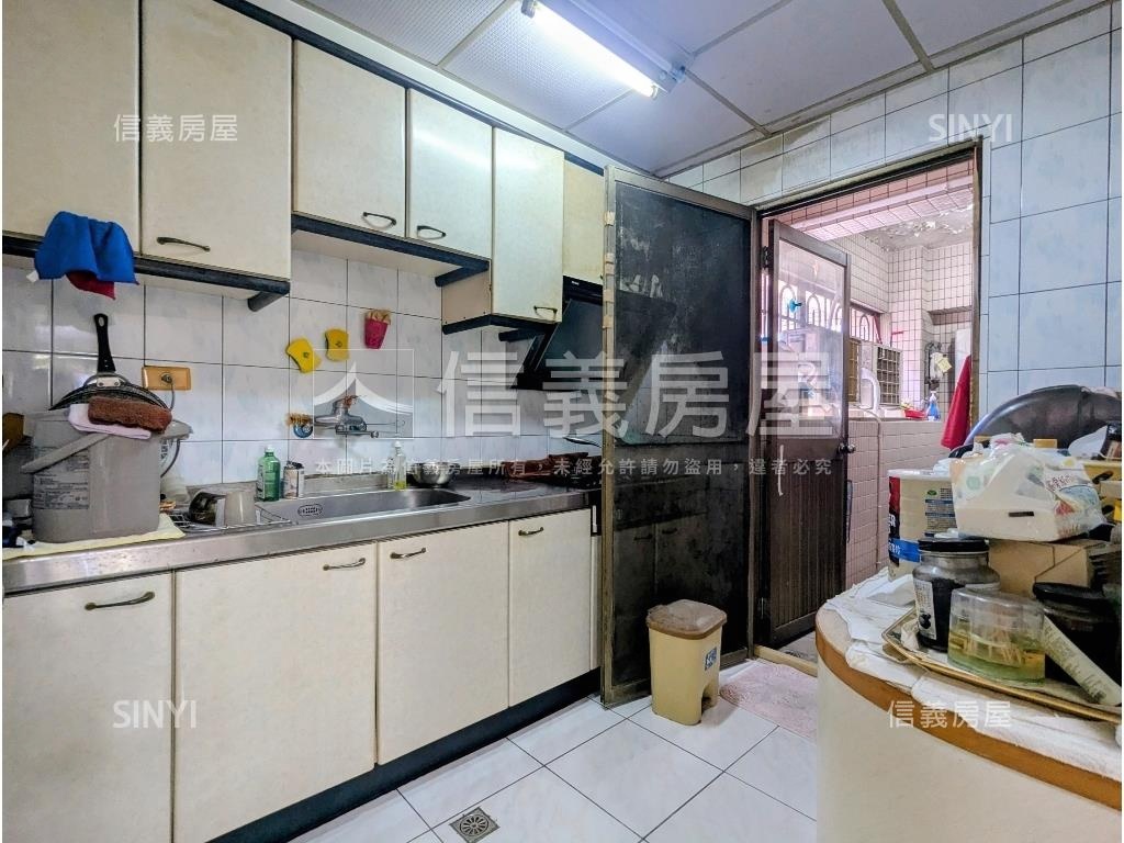 近加工區三房車位房屋室內格局與周邊環境