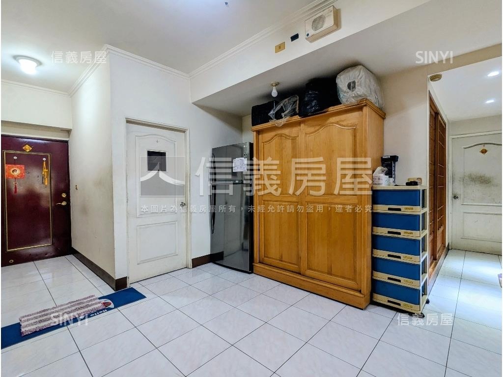 近加工區三房車位房屋室內格局與周邊環境