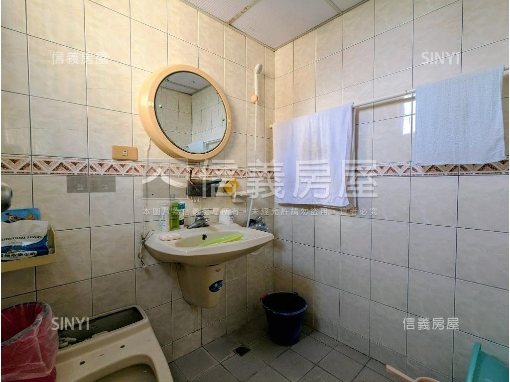 近加工區三房車位房屋室內格局與周邊環境