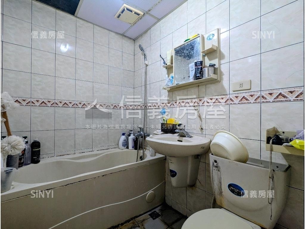 近加工區三房車位房屋室內格局與周邊環境