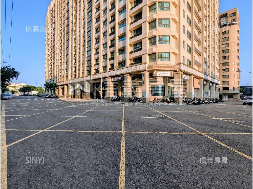 近加工區三房車位房屋室內格局與周邊環境