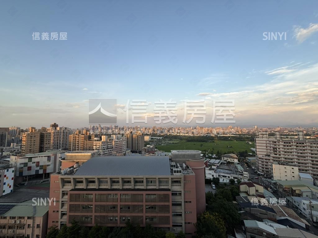 總太拾光次頂樓三房雙平車房屋室內格局與周邊環境