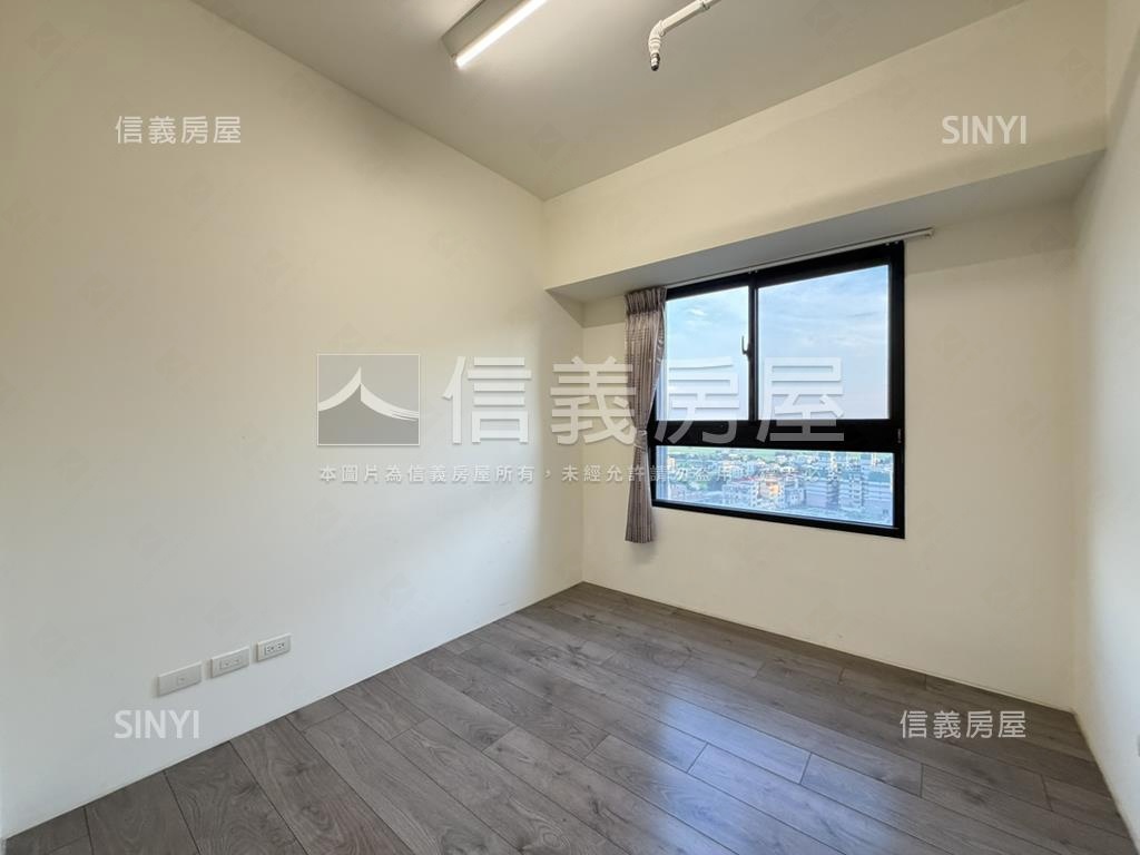 總太拾光次頂樓三房雙平車房屋室內格局與周邊環境