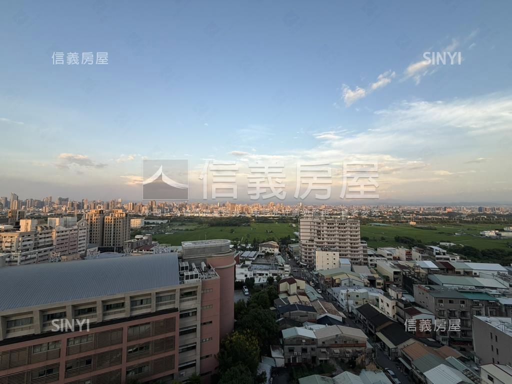 總太拾光次頂樓三房雙平車房屋室內格局與周邊環境