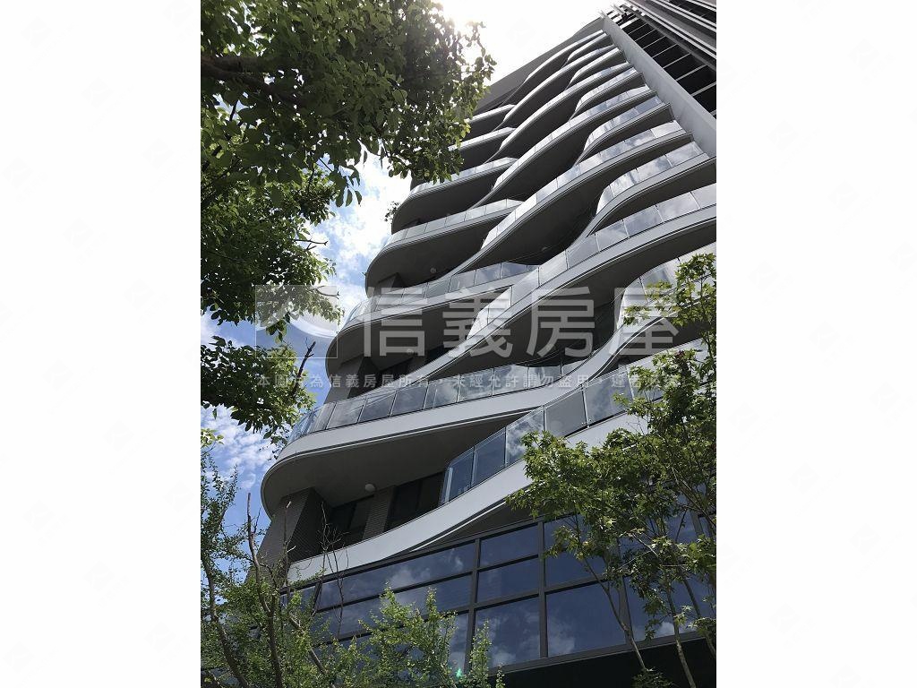 總太拾光次頂樓三房雙平車房屋室內格局與周邊環境