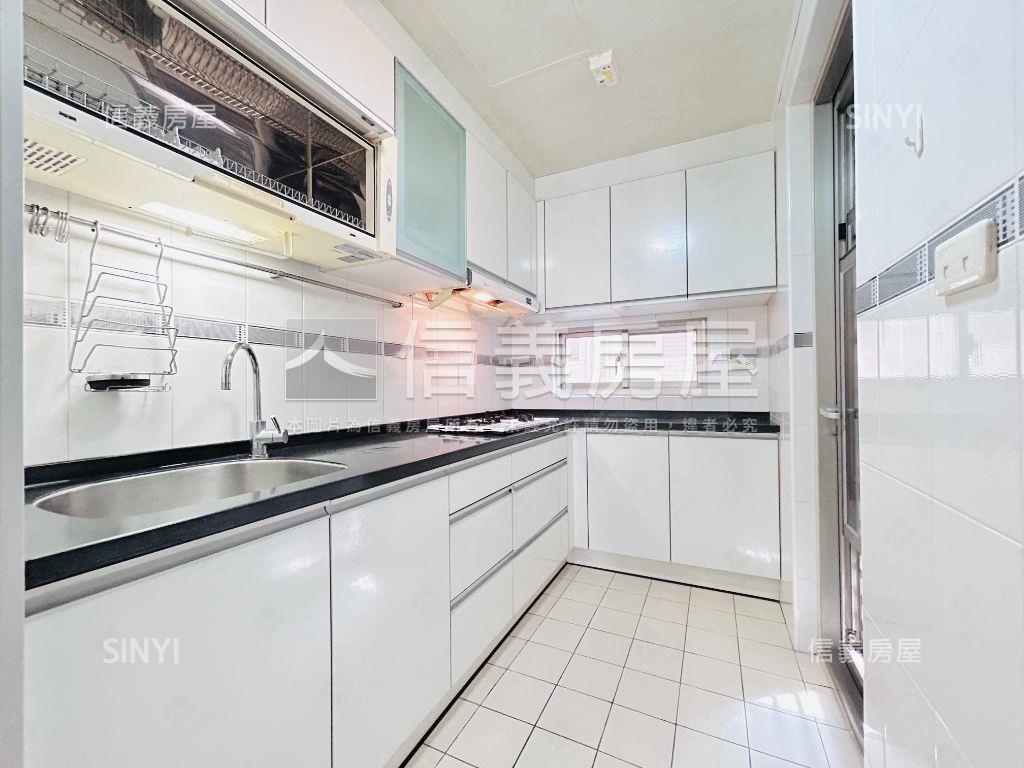 竹城大阪三房車位房屋室內格局與周邊環境