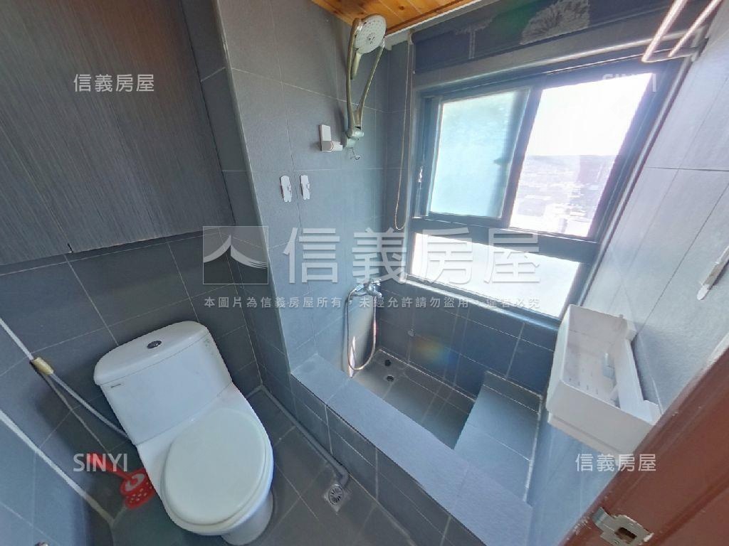 采舍八樓有車位房屋室內格局與周邊環境