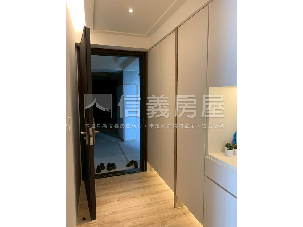 一中樂敘次頂樓精裝戶房屋室內格局與周邊環境