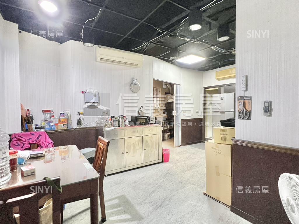 捷運賣場大馬路金店面房屋室內格局與周邊環境