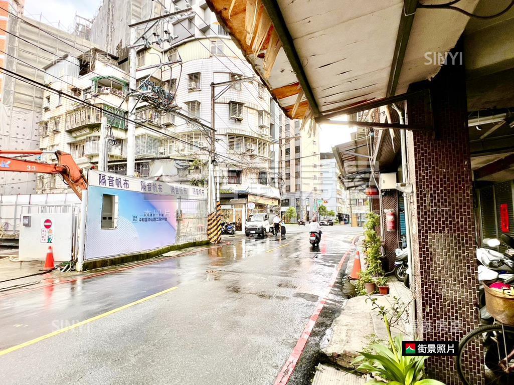 捷運賣場大馬路金店面房屋室內格局與周邊環境