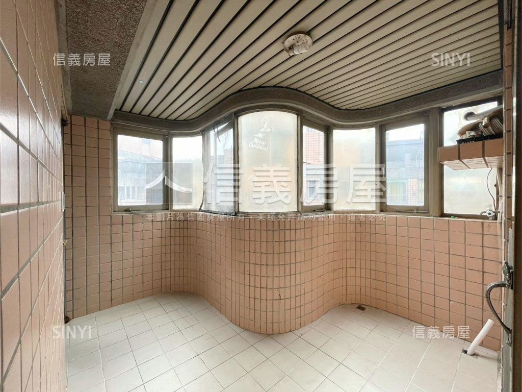 近台中未來巨蛋三房附車位房屋室內格局與周邊環境