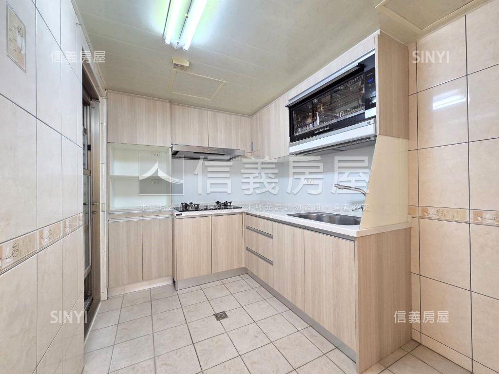 文化金典三房雙車位房屋室內格局與周邊環境