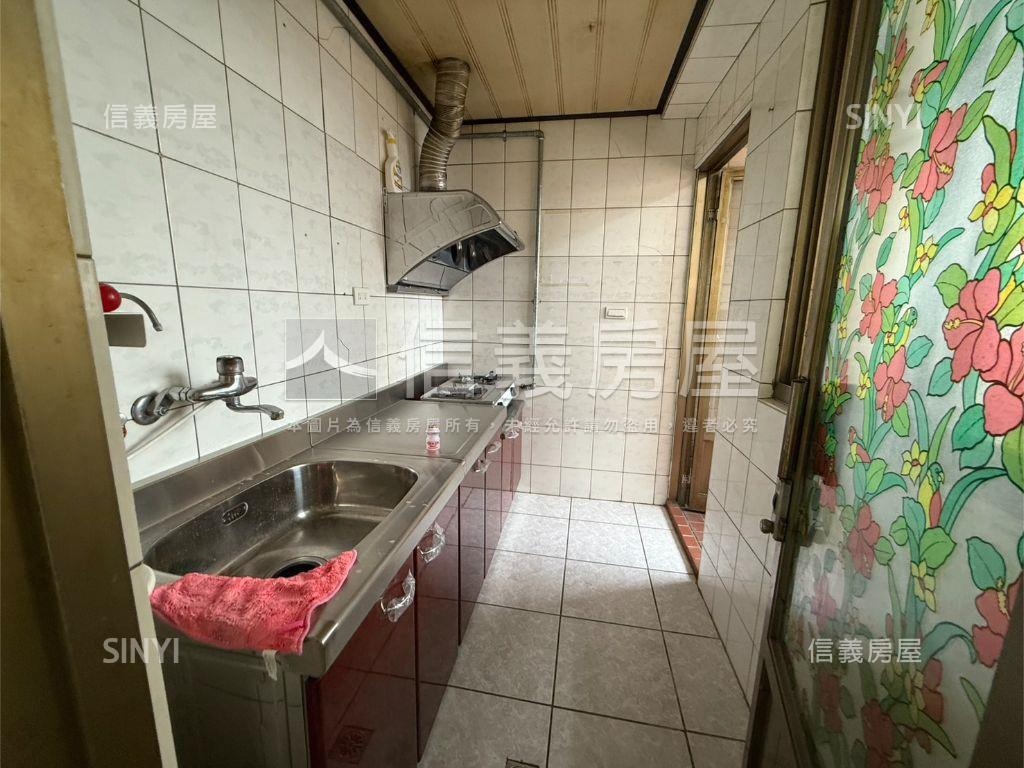 凱迪拉克採光三房看山景房屋室內格局與周邊環境
