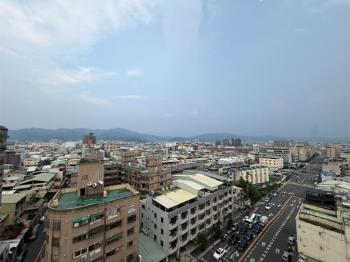 凱迪拉克採光三房看山景