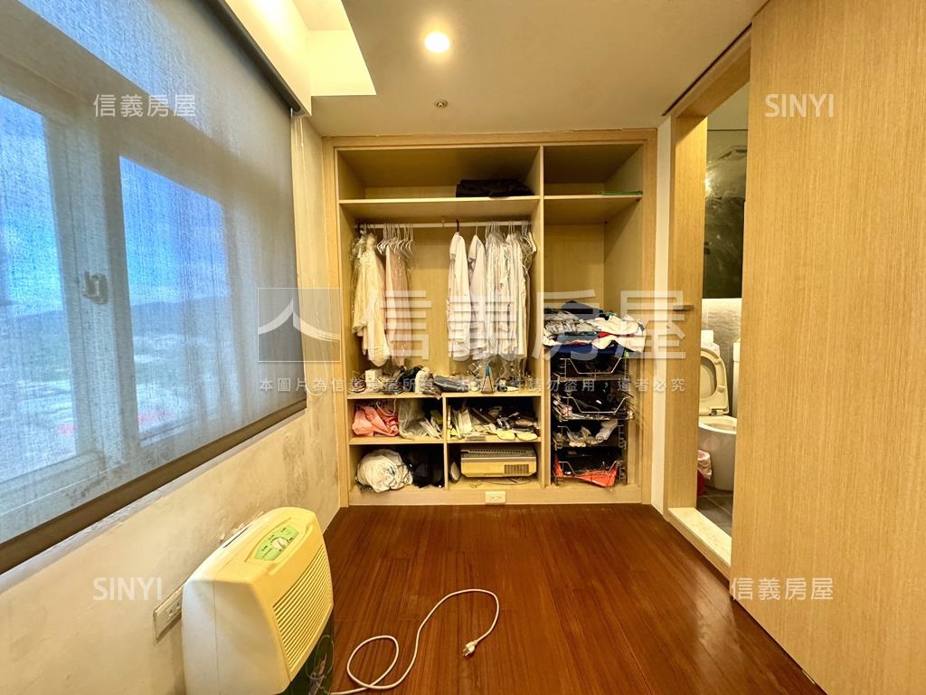 摩天鎮高樓帶平面車位房屋室內格局與周邊環境