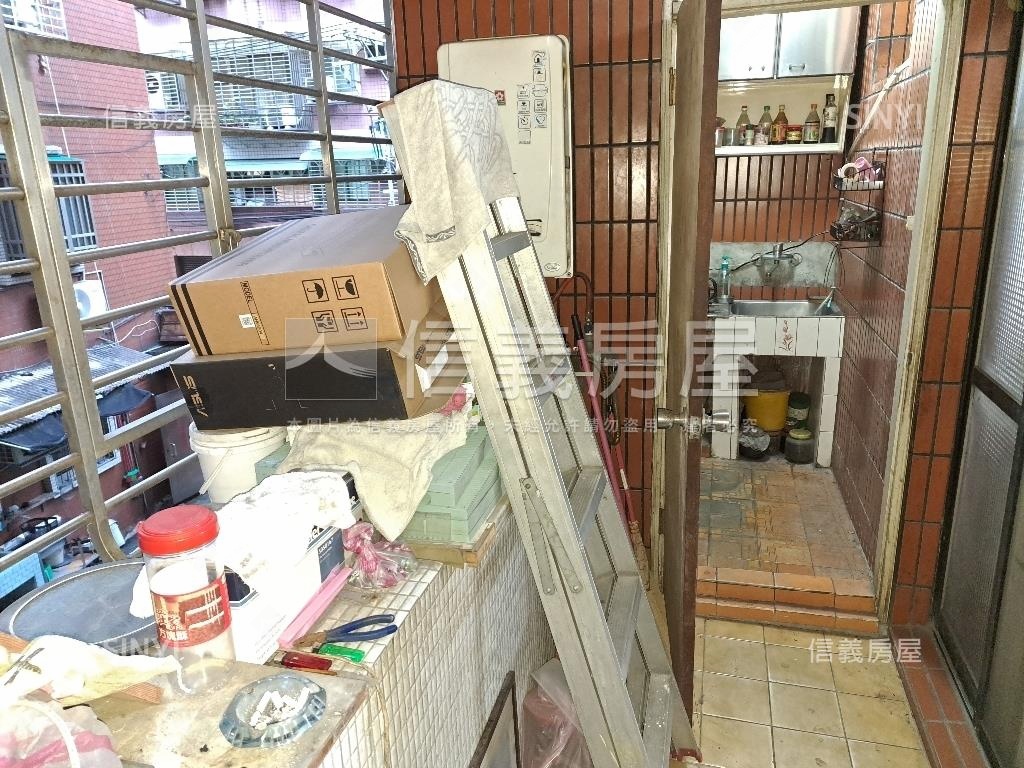 秀朗路黃金住店１，２樓房屋室內格局與周邊環境