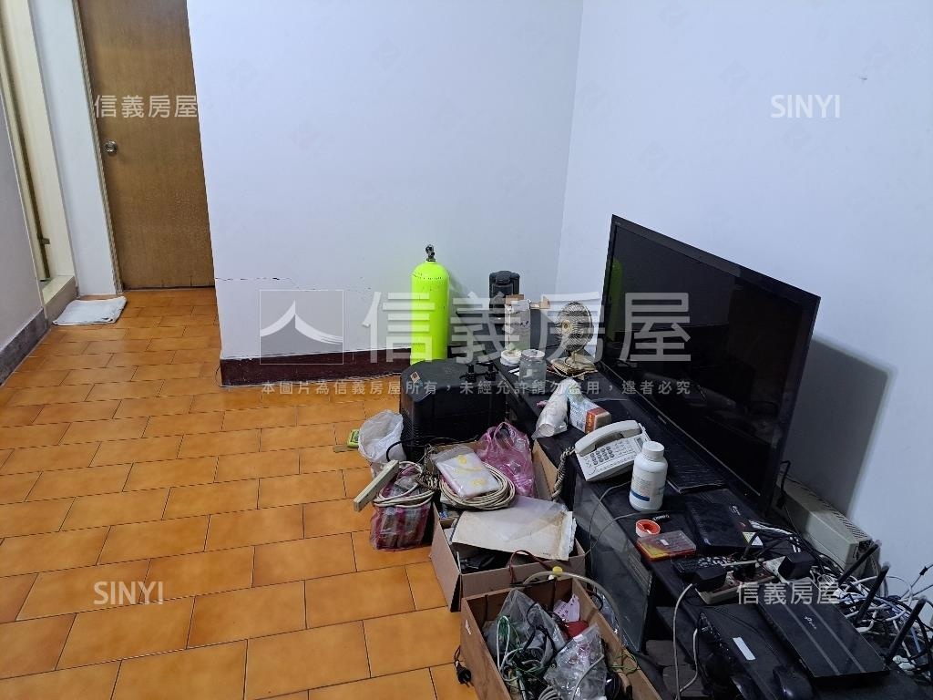 秀朗路黃金住店１，２樓房屋室內格局與周邊環境