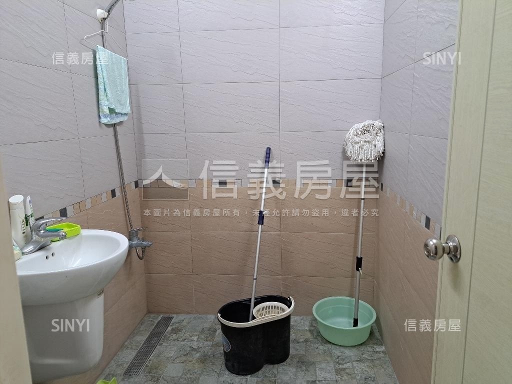 秀朗路黃金住店１，２樓房屋室內格局與周邊環境