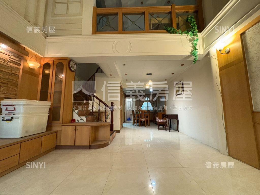 稀有前院停車別墅房屋室內格局與周邊環境
