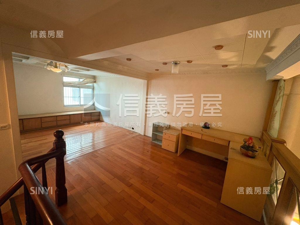 稀有前院停車別墅房屋室內格局與周邊環境