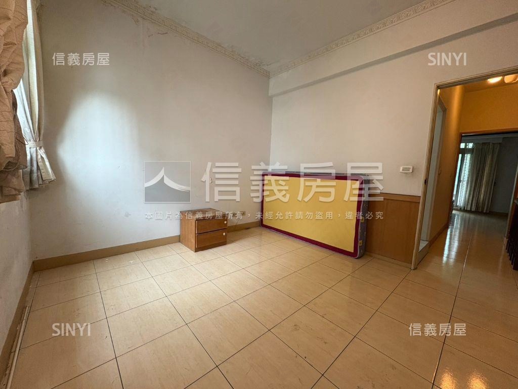 稀有前院停車別墅房屋室內格局與周邊環境