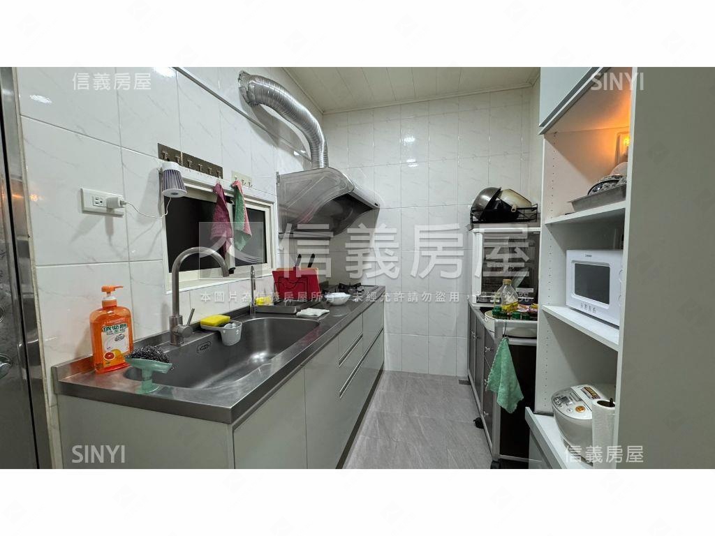 近１４期豐樂路美整理透天房屋室內格局與周邊環境