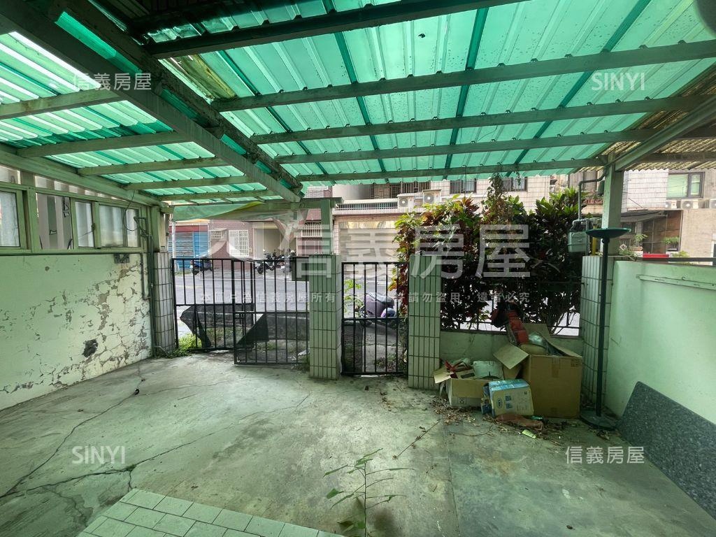 龍山靜心湖邊間大面寬透天房屋室內格局與周邊環境