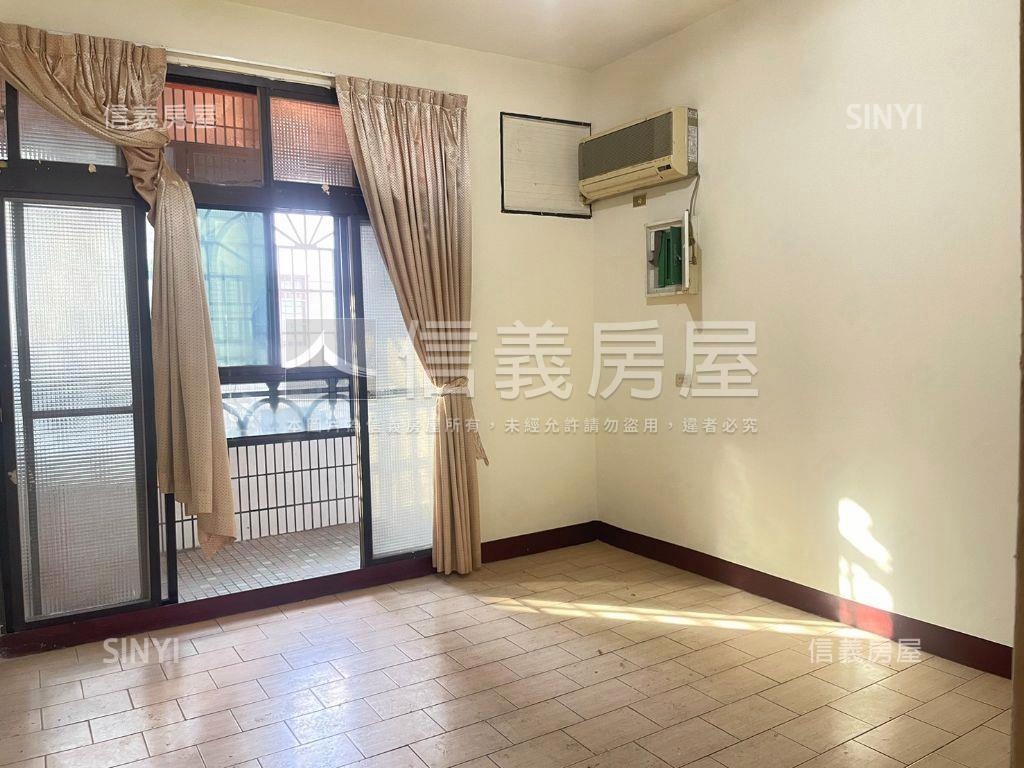 龍山靜心湖邊間大面寬透天房屋室內格局與周邊環境