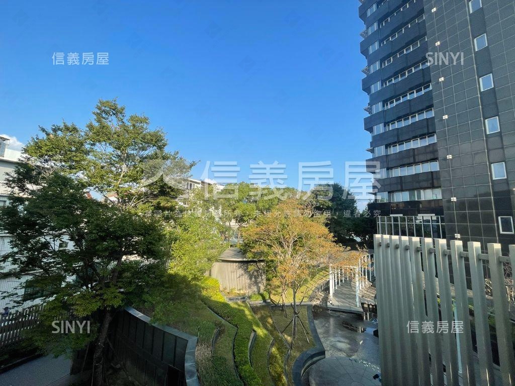 龍山靜心湖邊間大面寬透天房屋室內格局與周邊環境