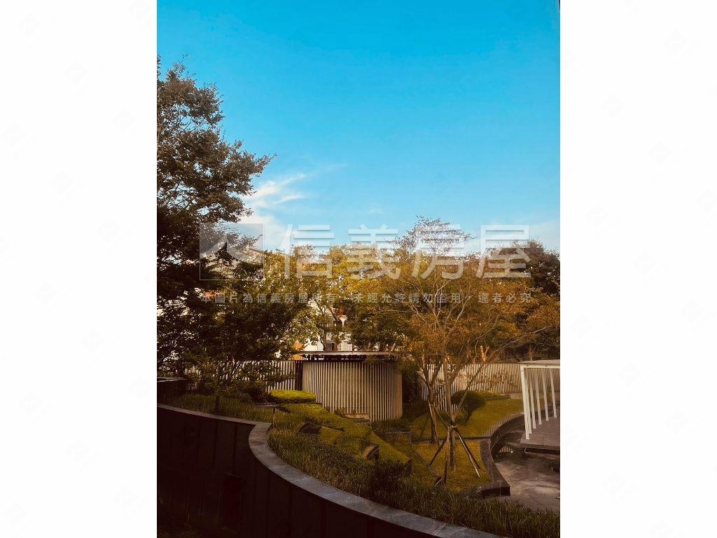 龍山靜心湖邊間大面寬透天房屋室內格局與周邊環境