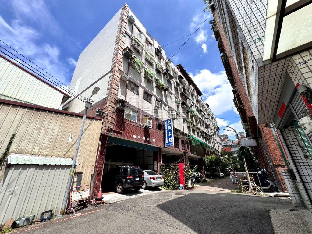 潭子頭家學區三房平面車位房屋室內格局與周邊環境