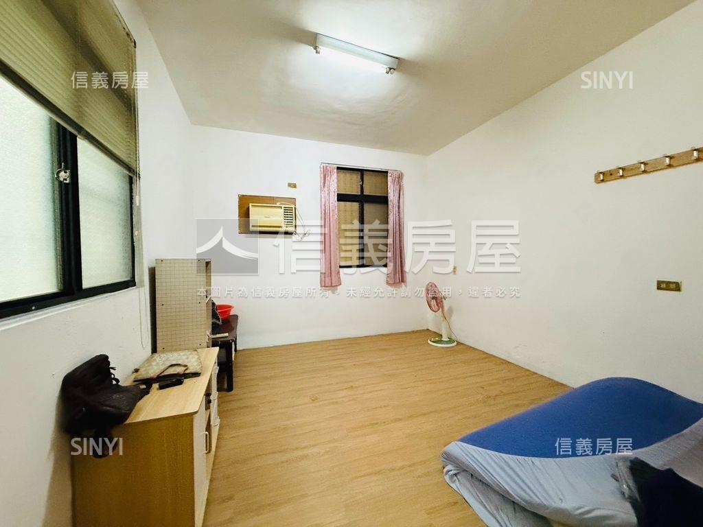 鳳山正街邊間採光稀有透天房屋室內格局與周邊環境