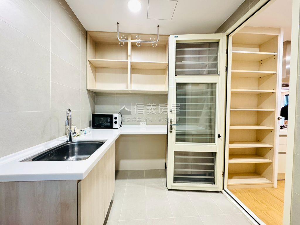 專任東騰越湯泉霸景豪邸房屋室內格局與周邊環境