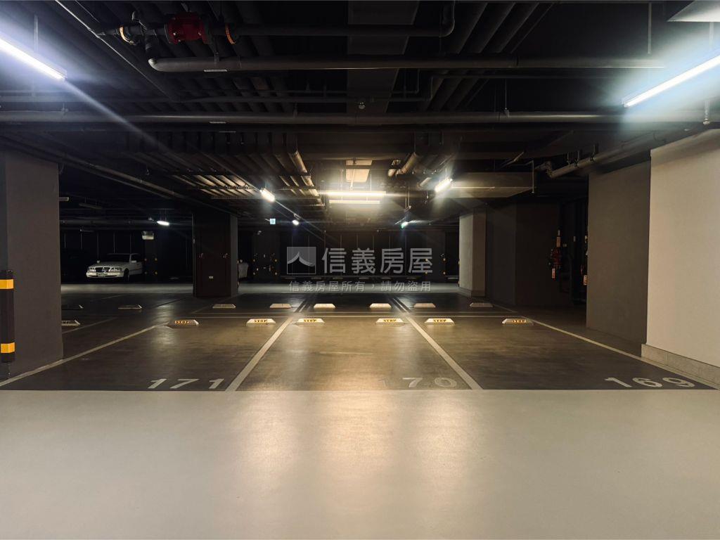 專任東騰越湯泉霸景豪邸房屋室內格局與周邊環境