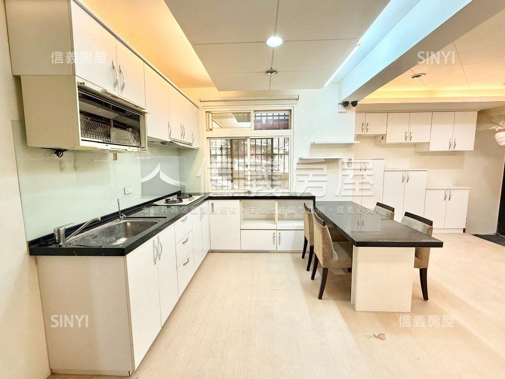 近北醫好停車邊間一樓房屋室內格局與周邊環境