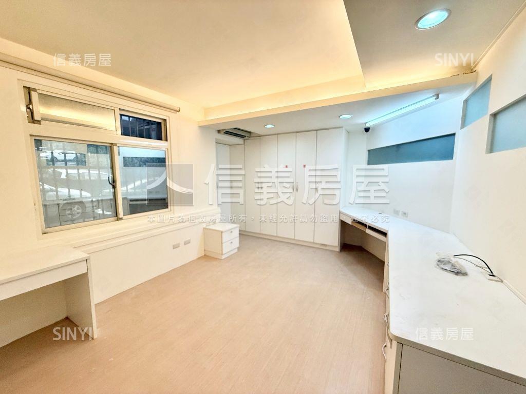 近北醫好停車邊間一樓房屋室內格局與周邊環境