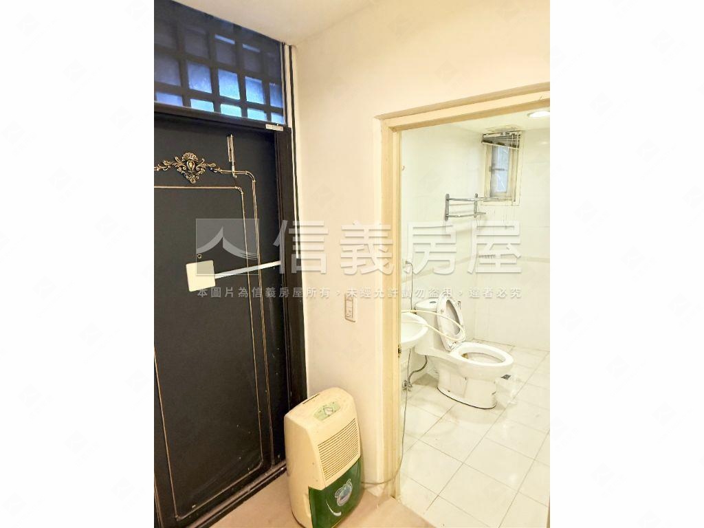 近北醫好停車邊間一樓房屋室內格局與周邊環境