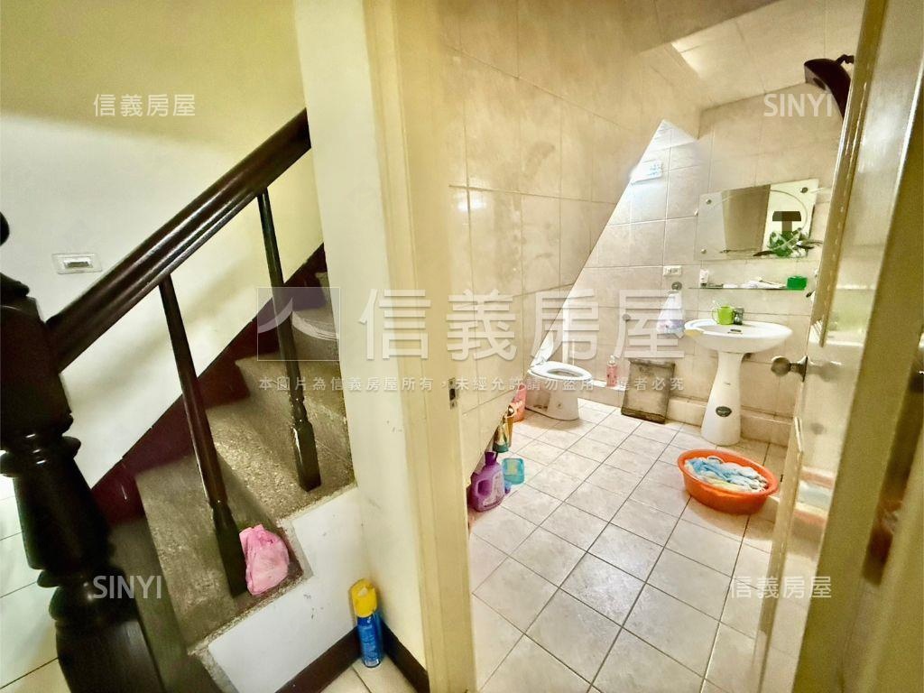 國中路震後透天房屋室內格局與周邊環境