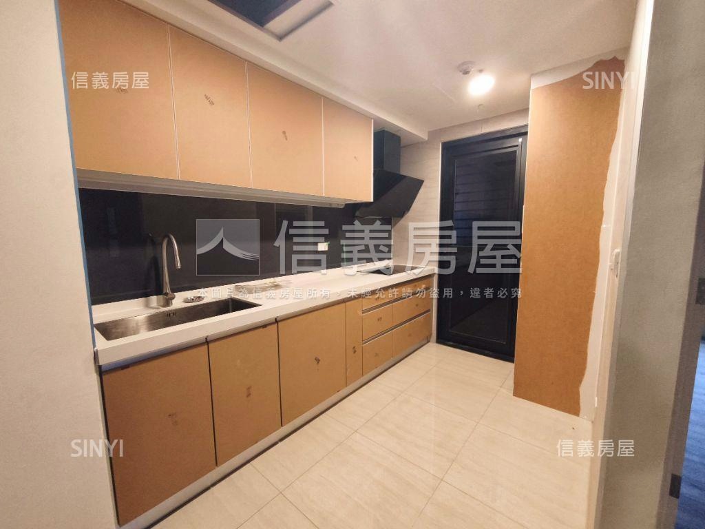 青埔宜雄耑鑄三房三衛浴房屋室內格局與周邊環境