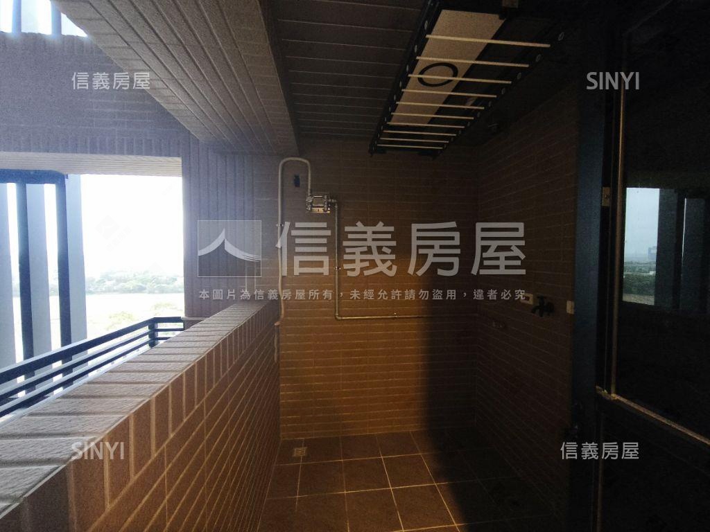 青埔宜雄耑鑄三房三衛浴房屋室內格局與周邊環境