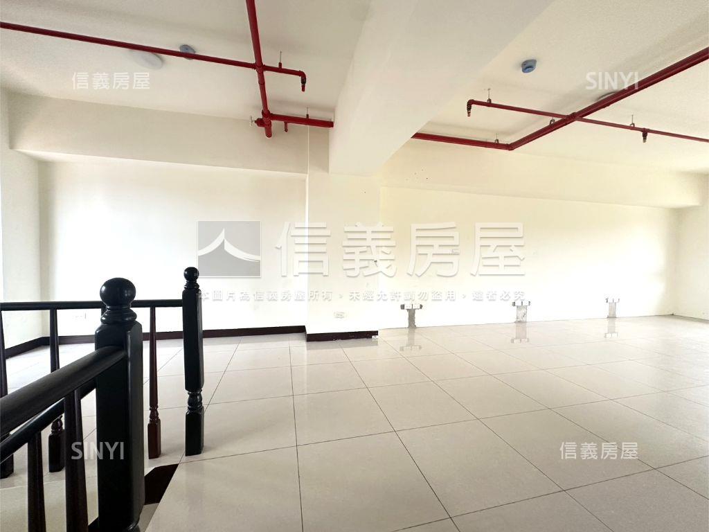 公園景觀帝王戶雙車位房屋室內格局與周邊環境
