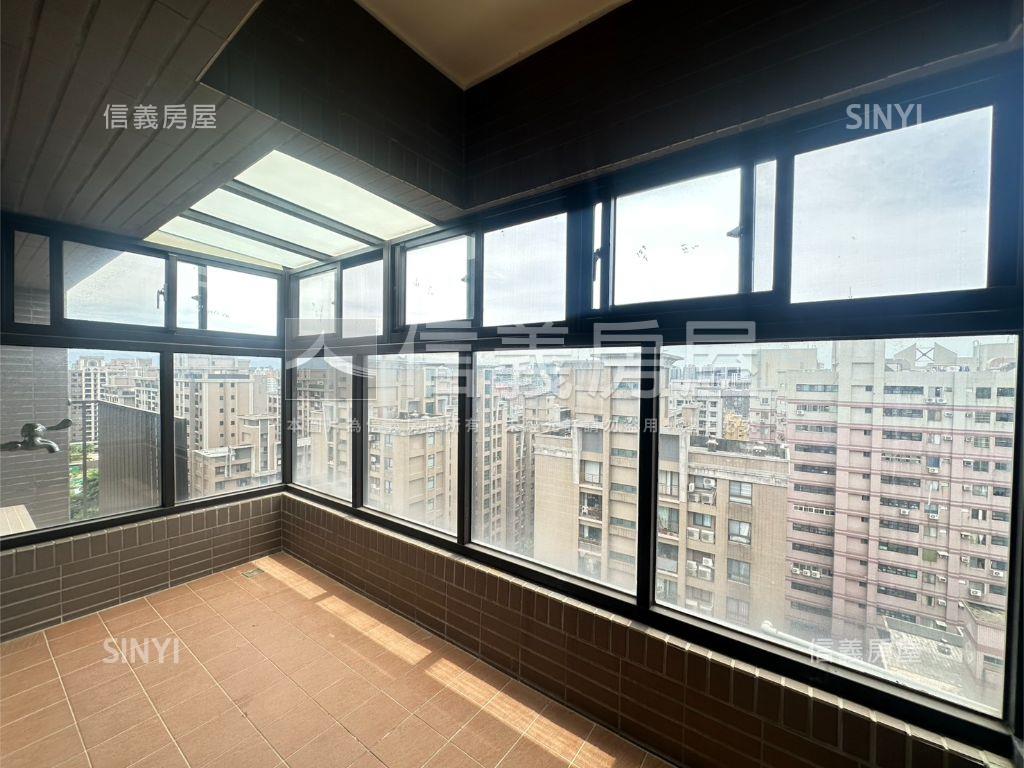 公園景觀帝王戶雙車位房屋室內格局與周邊環境