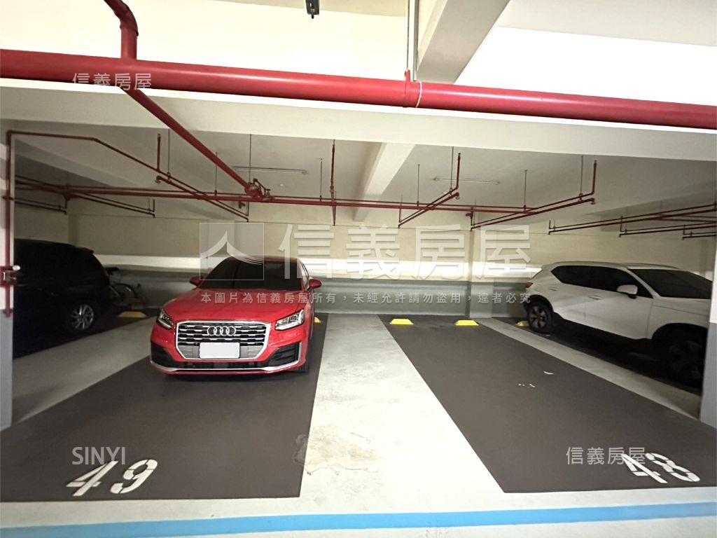 公園景觀帝王戶雙車位房屋室內格局與周邊環境