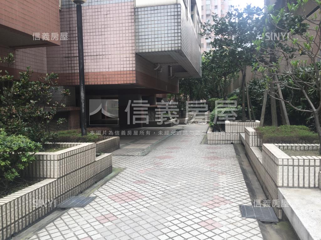 力霸朝南高樓採光三房車位房屋室內格局與周邊環境